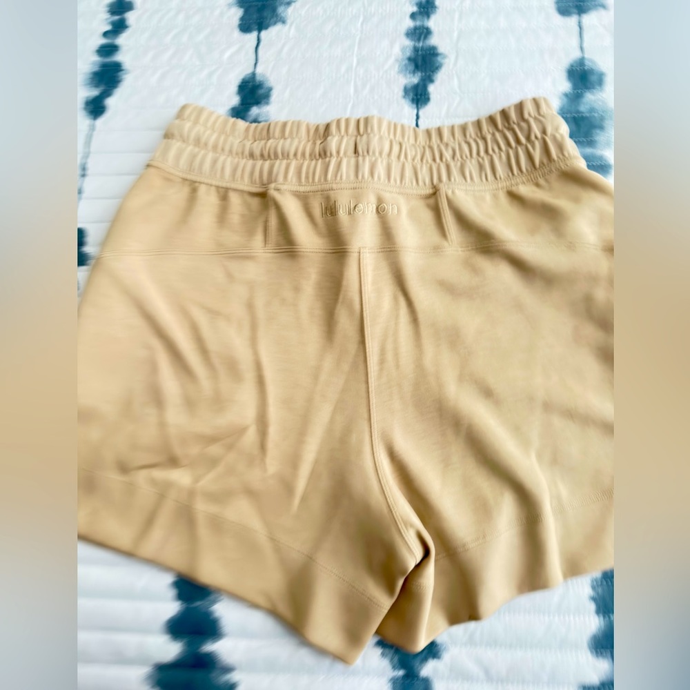 Lululemon softstreme shorts size 8